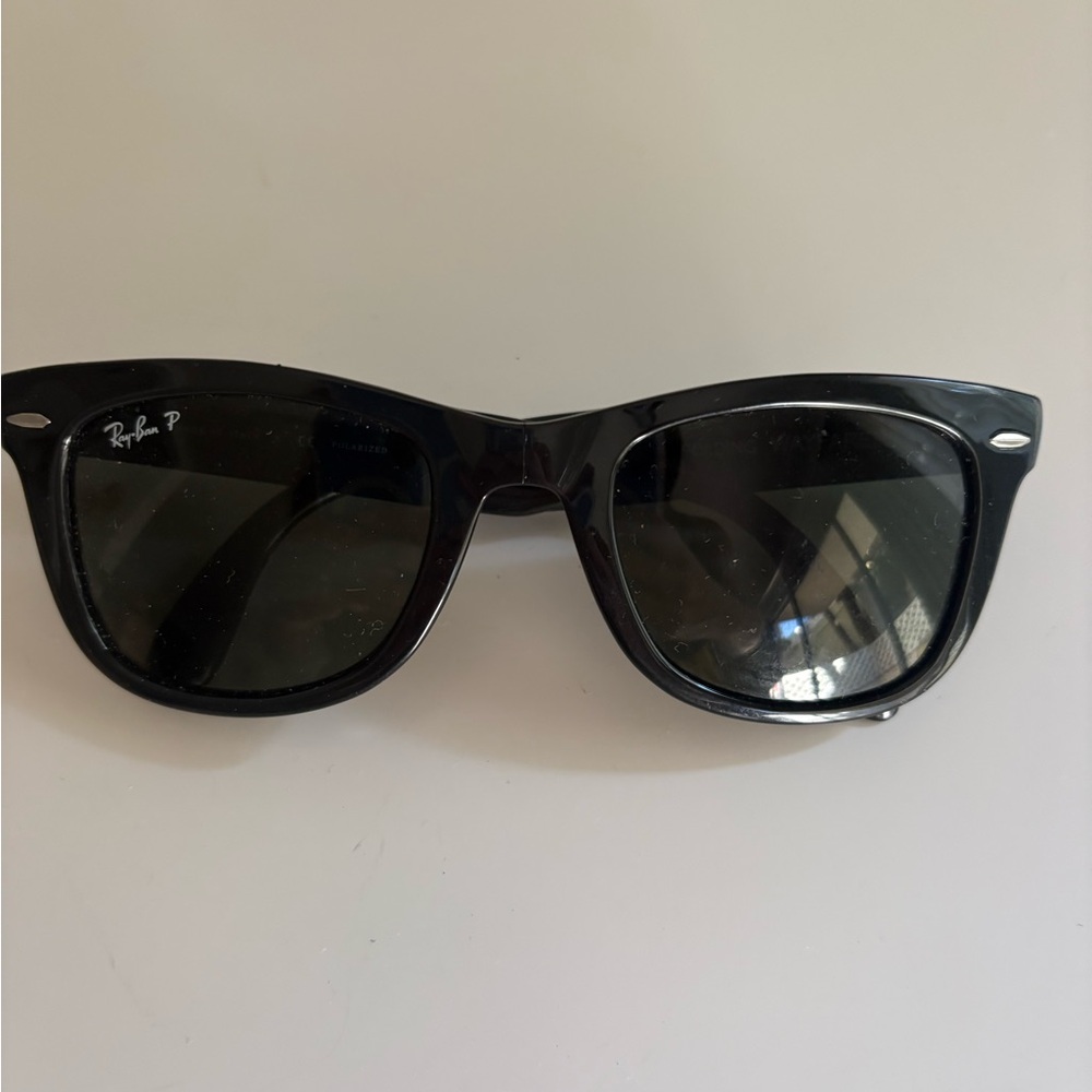 Ray-Ban Black Wayfarer Sunglasses Iconic Design